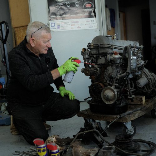 demontujemy pompę wody w  silniku Mercedes-Benz W113 Pagoda  2.8L