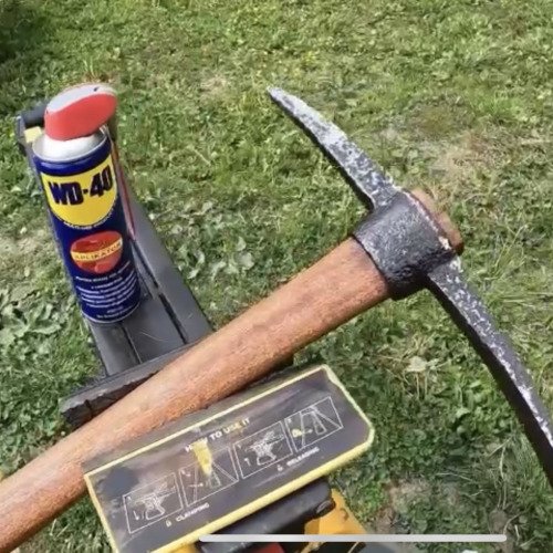 renowacja starego zardzewiałego kilofa
