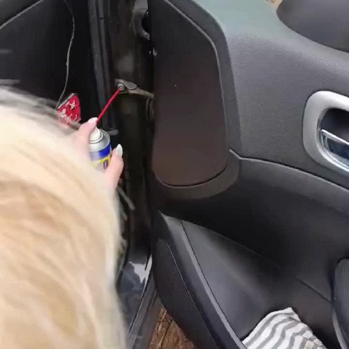 Sama to ogarniam WD-40 do drzwi i reflektorów – proste i działa rewelacyjnie!