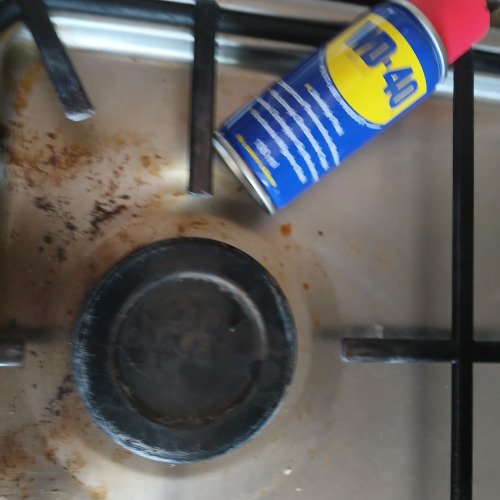 Przypalona kuchenka gazowa.